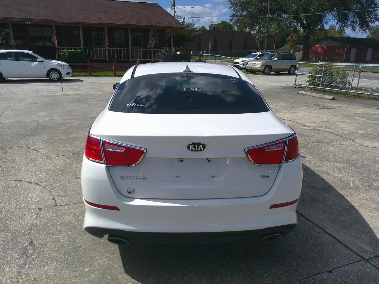 2015 WHIT KIA OPTIMA LX (5XXGM4A72FG) , located at 1200 Cassat Avenue, Jacksonville, FL, 32205, (904) 695-1885, 30.302404, -81.731033 - Photo#5